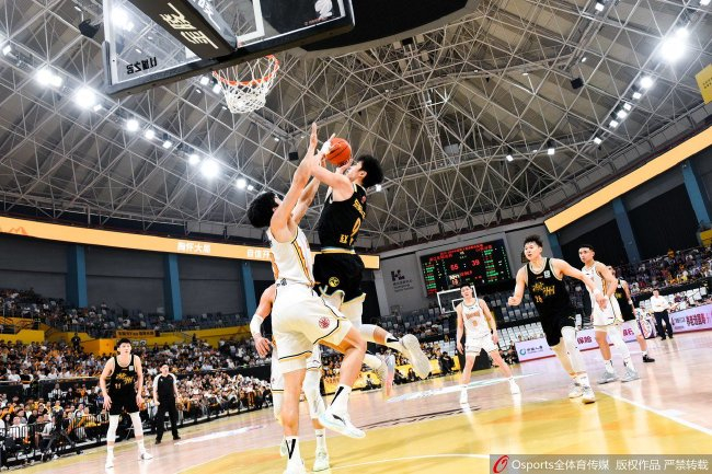 四川外援克劳福德半场高效表现：9分钟10投5中，12分10板双喜临门2026最新外援指南