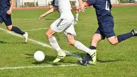 独家爆料：曼联高层秘密会晤索尔斯克亚与卡里克，下周震撼揭晓临时主帅人选！